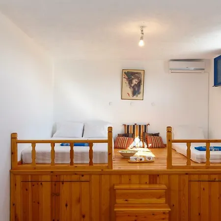 House Salvia * Lachania